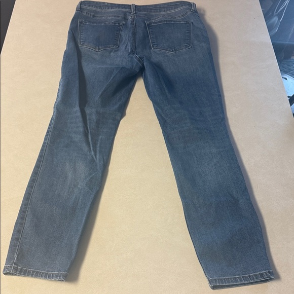 STS Blue Mid-Wash Denim Jeans🐶 - Picture 7 of 10